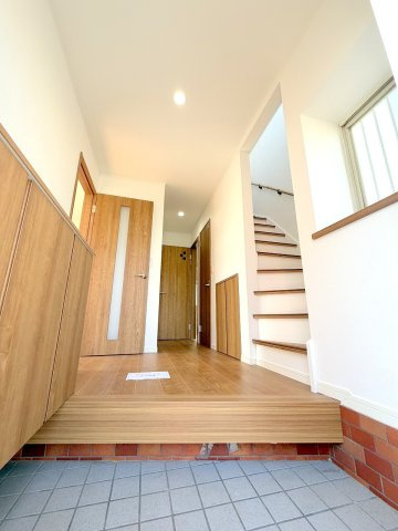 あきる野市伊奈　中古戸建の玄関