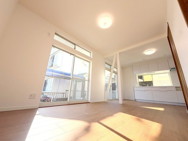 あきる野市伊奈　中古戸建の居間・リビング