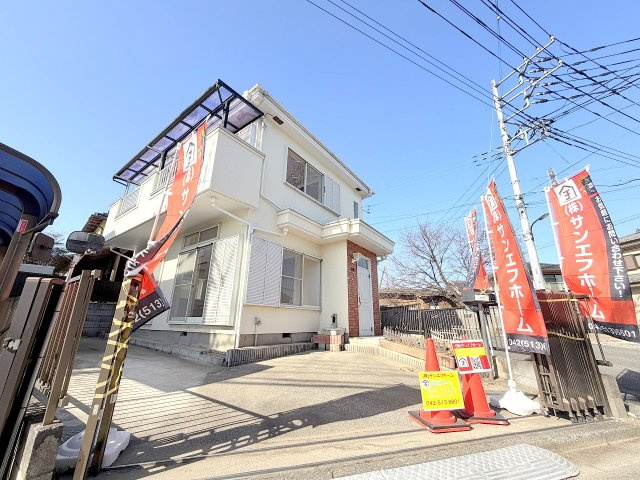 あきる野市伊奈　中古戸建の前面道路含む現地写真