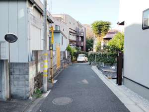 【前面道路含む現地写真】 | ご自宅から現地まで、当社スタッフがお車にて、「お迎え・お送り」をしております。ぜひお気軽にお問い合わせくださいませ♪