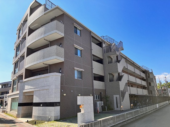 ガーデンハイク守山の外観