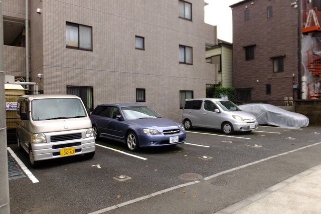 コンフォート野火止の駐車場