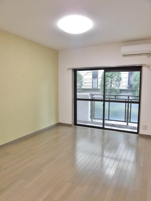 コンフォート野火止の居間・リビング|105号室の写真です。