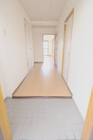 メゾン古田の玄関