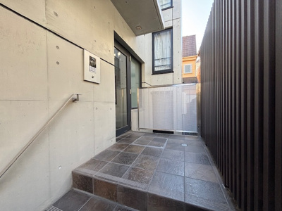 【エントランス】 | SOU若林