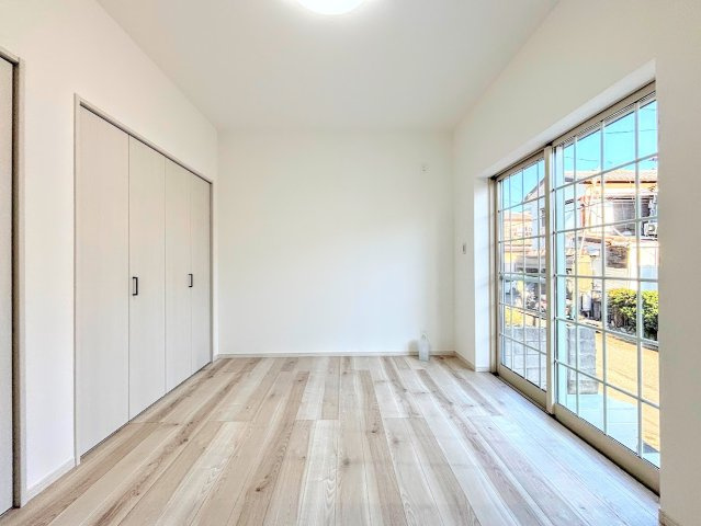 泉区中田南5丁目　中古戸建ての洋室|◆子どものスタディ空間として、あるいは書斎やホビールームとして生活スタイルに合わせて使えるプライベートルーム。居心地のいい落ち着いたインテリアが似合います。
