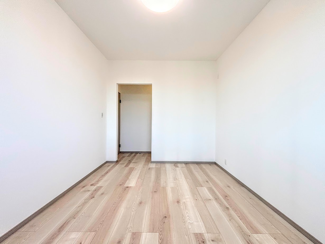 泉区中田南5丁目　中古戸建ての洋室|◆感性を育むプライベートルームはシンプルでスマートな空間。好みの空間で読書をしたり、音楽を聞いたりと一人の時間も充実したものにできます。
