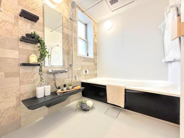 泉区中田南5丁目　中古戸建ての浴室|◆お子様と一緒にバスタイムを楽しめる広々空間。浴室乾燥機付で心地よいバスタイムを実現します。
