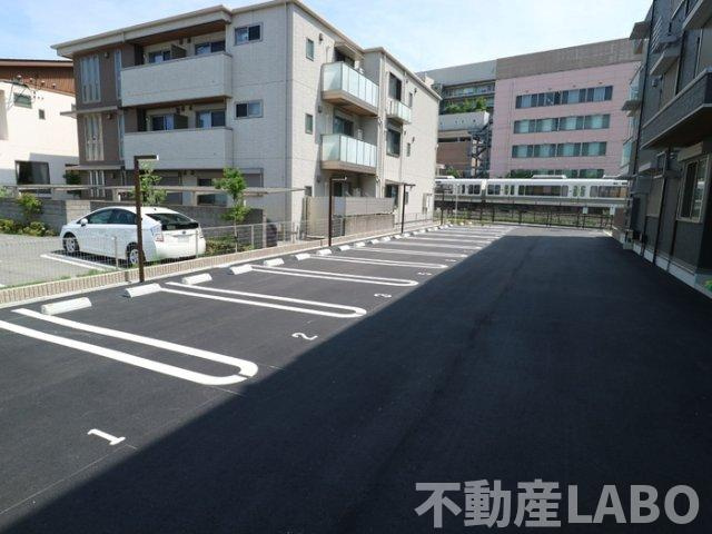シエル クレールの駐車場