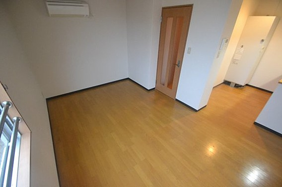 サンビルダー黄能ハウスの居間・リビング