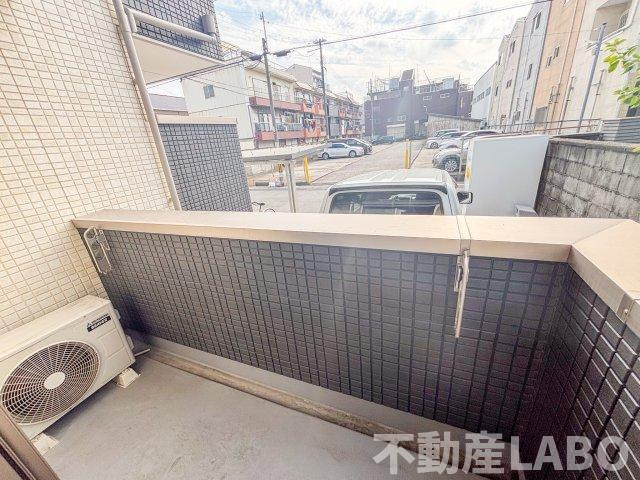 F asecia Radのバルコニー