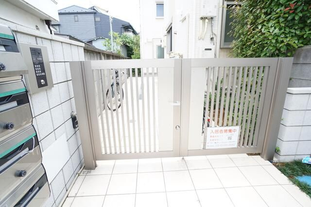 サークルハウス都立大学のエントランス
