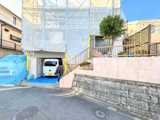 泉区白百合３丁目　中古戸建ての外観|◆一戸建てを中心とした街並みが整然と続き、周辺は高い建物が建っていないので、緑の多い閑静な趣を感じる環境です。街並みや周辺環境も重要なポイントです！！
