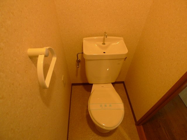 クレストのトイレ|同間取り別号室