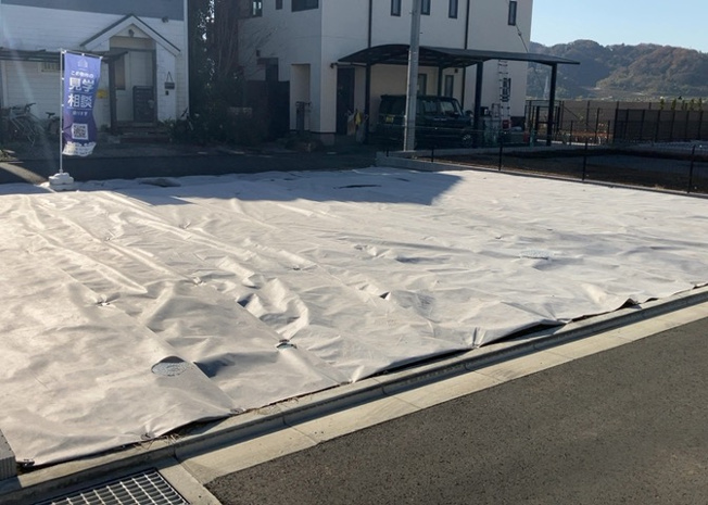 【外観】 | 家を建てる前提で土地を探している場合、地盤の丈夫さは譲れない条件の一つです。地盤が脆弱だと追加工事が必要となります。また、過去に地盤沈下や液状化現象を起こした土地は、できるだけ避けた方がいいでしょう。