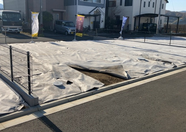 【外観】 | 人が暮らすうえで日光は大切な要素となります。日当たりの良さは譲れないポイントですね。併せて近くに大きな建築物の建築予定がないか、あるいはそれが可能な土地が近くにないか事前に確認することもお勧めします。