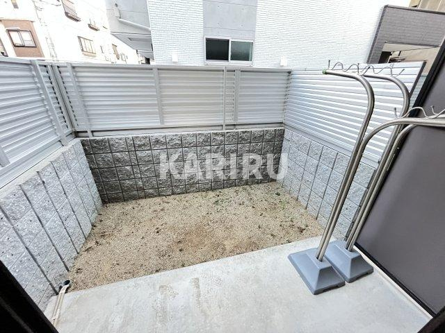 ワコーレヴィータ関目WESTのバルコニー|外からの目が気にならないバルコニーで洗濯物が干せます