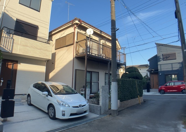 【前面道路含む現地写真】 | お持ちの車種によっては前面道路が広い方が便利でしょう。しかし、前面道路が広ければその分交通量が多くなるため、騒音などが気になる場合があります。実際に現地を見学し、周辺交通量や騒音などを確認しましょう！