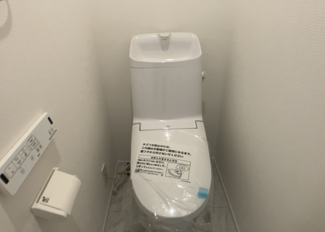 【外観】 | トイレは大きさや形、機能、抗菌性などが異なる多種多彩なタイプが各メーカーから出ています。それぞれに良さがあるため、事前にどういったタイプのトイレがいいのかをご家庭内で決めて、内見に行くといいでしょう。