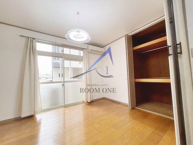 フォルティーノSSの居間・リビング|洋室のお部屋です。