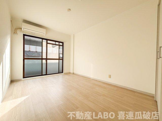 シャルム長吉の洋室