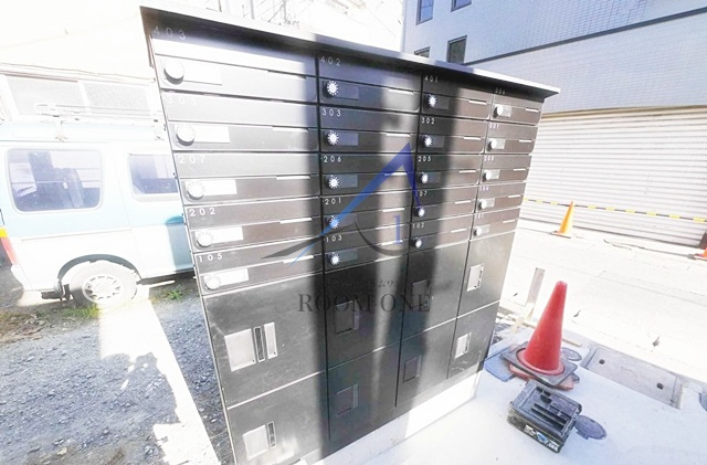 ＩＮＯＶＥ二子新地のその他共用部分|集合ポストと宅配ボックスです。