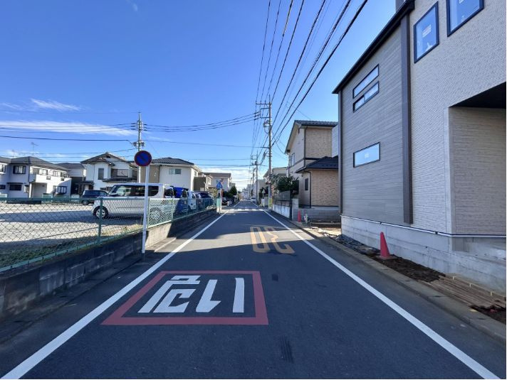 仲介手数料無料　狭山市狭山台４丁目　新築戸建　全２棟の前面道路含む現地写真