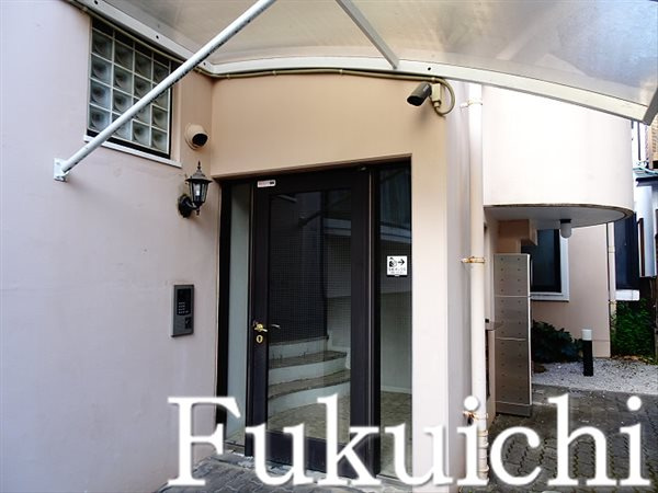 フラッツ都立大のエントランス