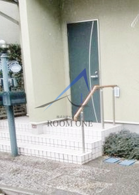 ＳＡＬＬＥ　ＤＥ　ＲＥＰＯＳのエントランス|エントランスです。