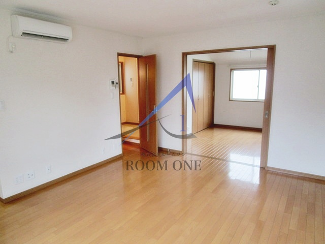 ＳＡＬＬＥ　ＤＥ　ＲＥＰＯＳの居間・リビング|洋室のお部屋です。