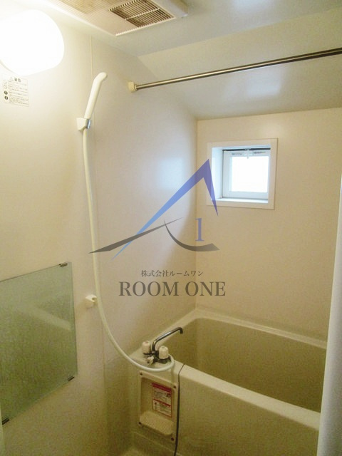 ＳＡＬＬＥ　ＤＥ　ＲＥＰＯＳの浴室|お風呂です。