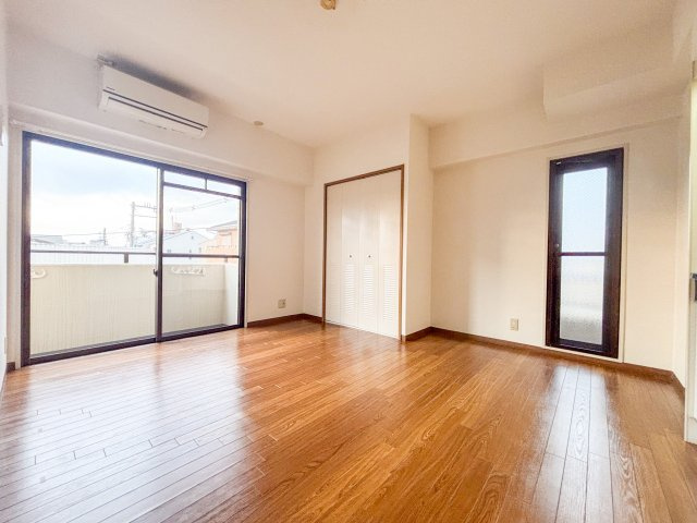 ドムール加美の洋室