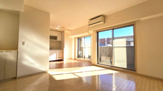 【居間・リビング】 | セレッソコート茨木ソルプレイズ | 陽当り抜群のLDK