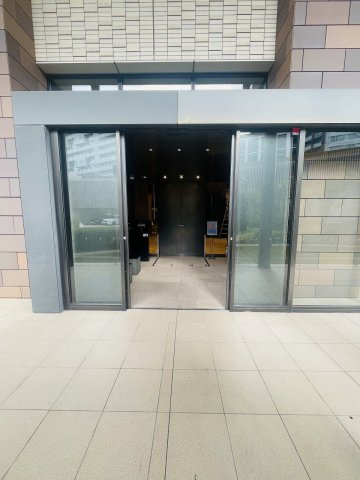 プラウドタワー東雲キャナルコートのエントランス