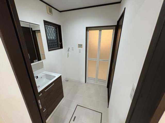 大阪府東大阪市古箕輪1丁目1-2の独立洗面台|独立洗面台で身支度をすべて済ませてしまいましょう