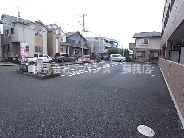 【駐車場】 | リバパレス蘇我 | 車をお持ちの方に嬉しい駐車場付きの物件です