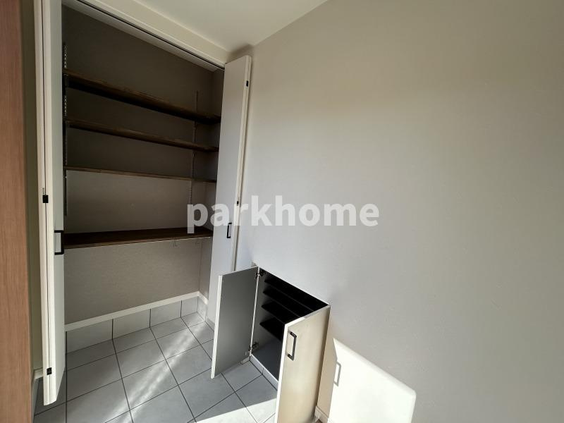 高知市一宮しなね　中古住宅の玄関