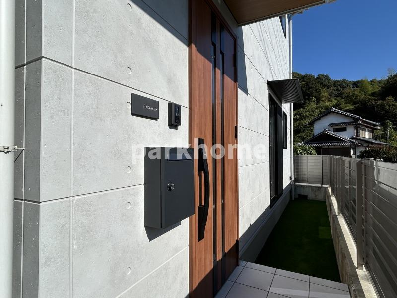 高知市一宮しなね　中古住宅の玄関