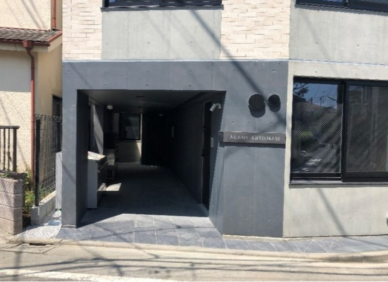 ミライズ世田谷豪徳寺のエントランス