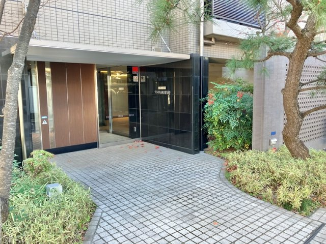 プラウド市川大門通りのエントランス