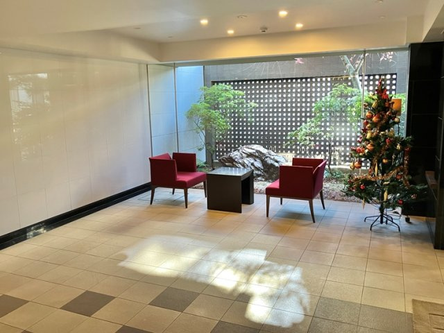 プラウド市川大門通りのロビー