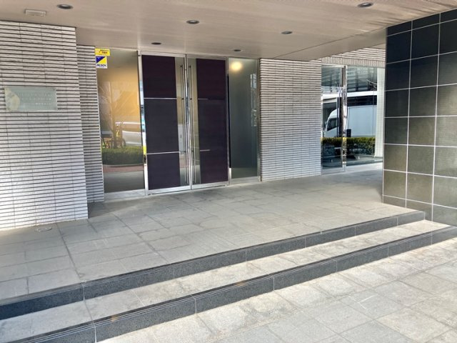 レーベンリヴァーレ東京ラ・トーレのエントランス