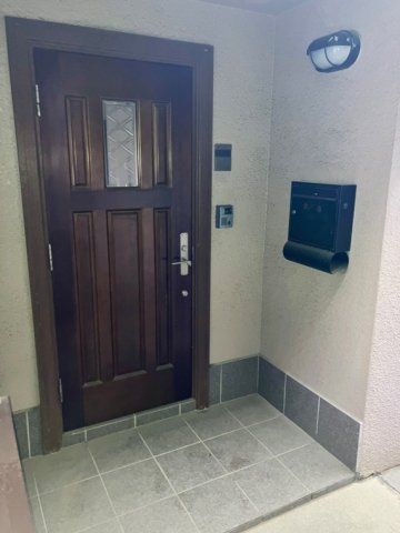 代沢戸建のエントランス