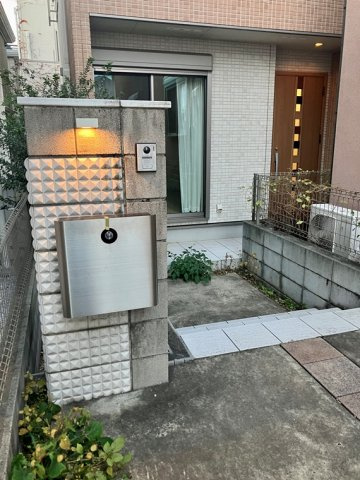 松原戸建のエントランス