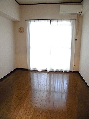 【居間・リビング】 | ロマネスク西新オレンジ通り | 洋室※前回募集時の写真２０１９年１１月撮影