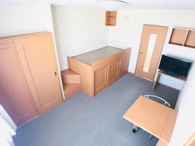 【居間・リビング】 | レオパレスＫＥＮ | 2階はカーペットのお部屋になります