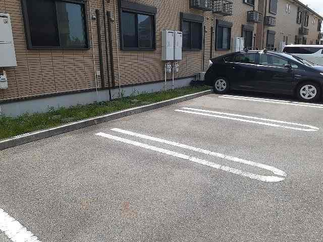 サニー　レジデンス　Ⅱの駐車場