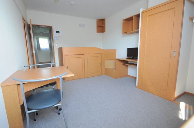 レオパレス成願寺の居間・リビング