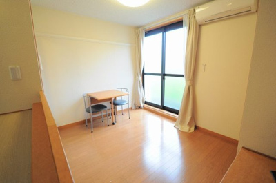 【居間・リビング】 | レオパレスピアネータ