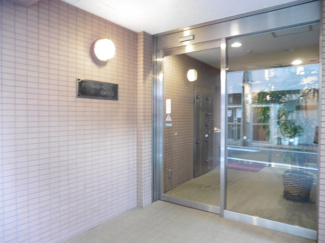 【エントランス】 | クリーンホームツルオカ | 不在時に便利な宅配ロッカー有